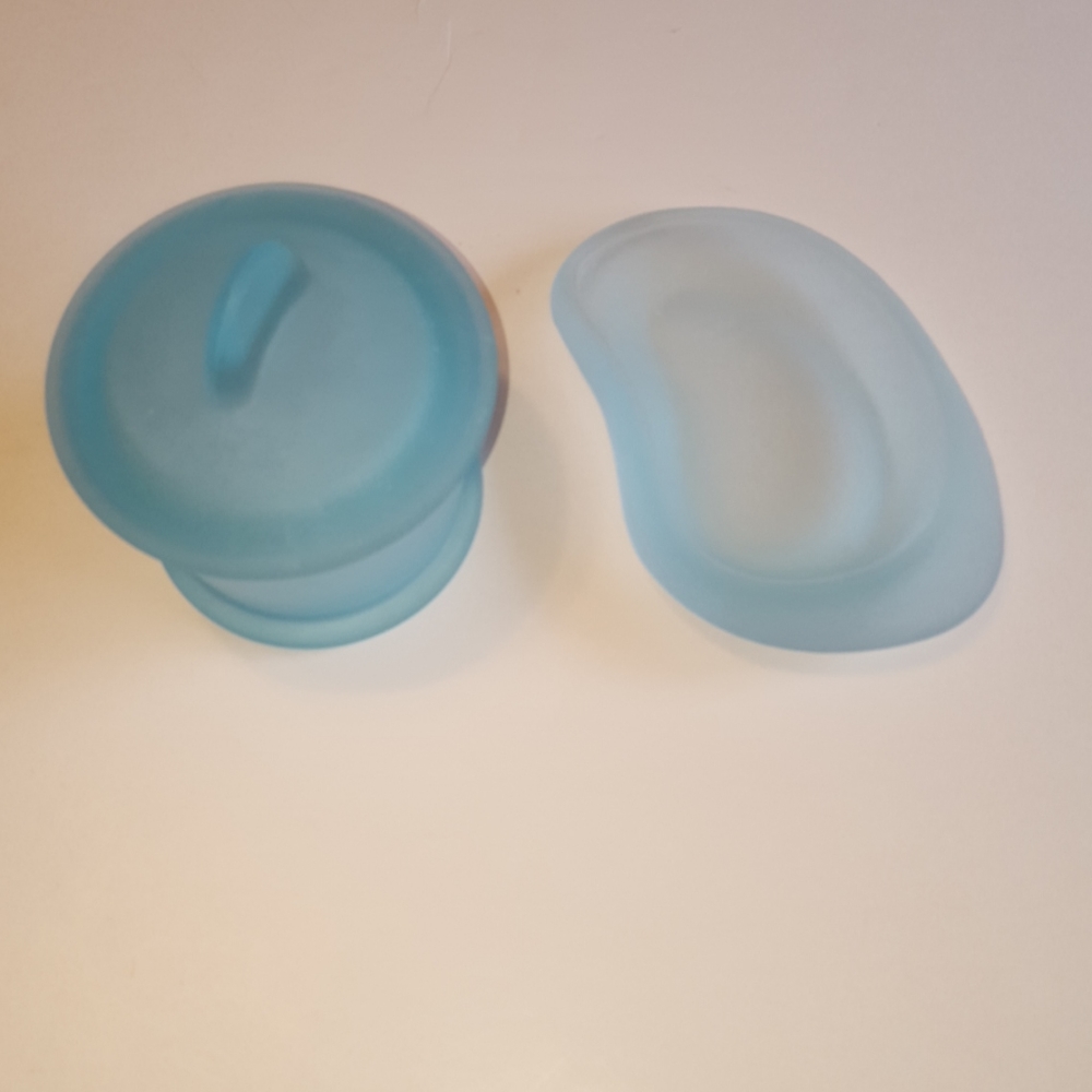 Soapdish and jar with lid